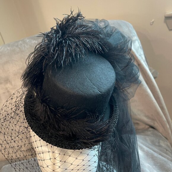 Ms. Purdy Orginal top hat fascinator - Picture 9 of 11